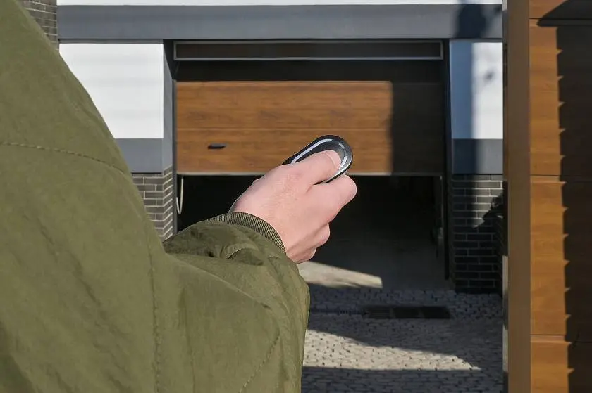 Закажите гаражные ворота и получите подарок